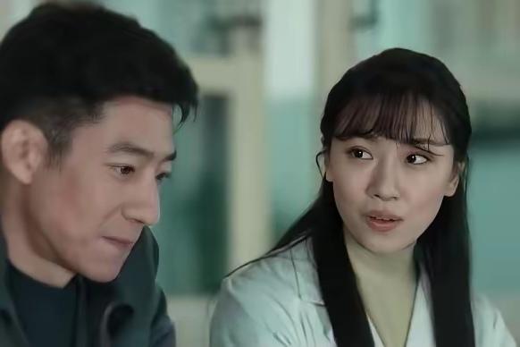 追剧《依依向北风》 俞乐山因为“投机倒把”入狱满4年终于出狱，郭红旗、张雅丹在酒