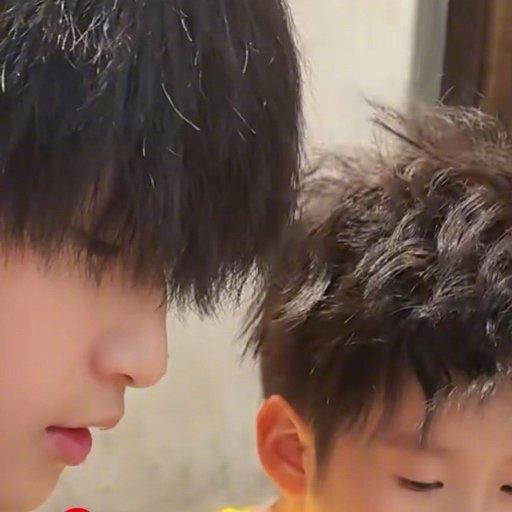 冉莹颖谈儿子节俭 每顿午饭近40元不买零食 兄妹换穿衣物太暖心
 
冉莹颖的一条