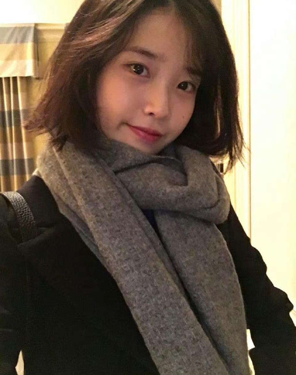天呐一百个人就25万rmb了...人美心善的富婆姐姐，跟IU一起工作的人好爽啊啊