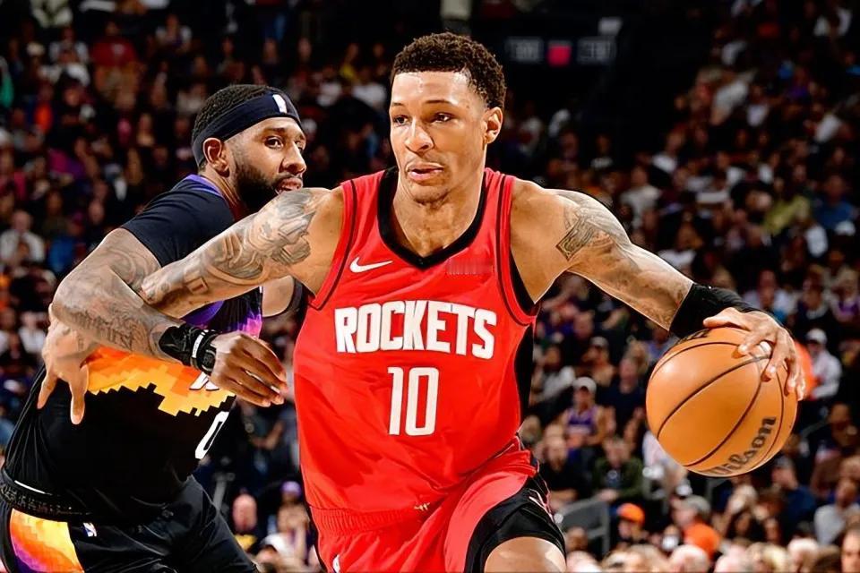 火箭是不是庆幸当初魔术抢了班凯罗，小贾现在是可三可四，而班凯罗变成了不三不四，下