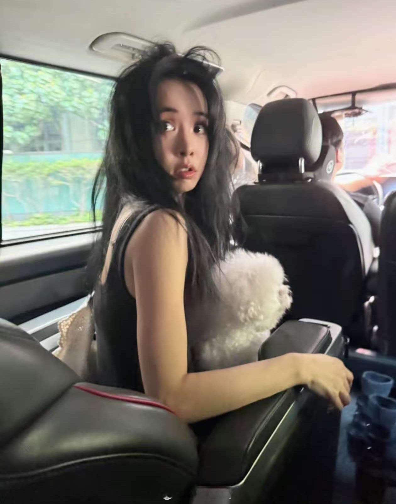 超爱依林这大眼萌妹🐰 ​​​