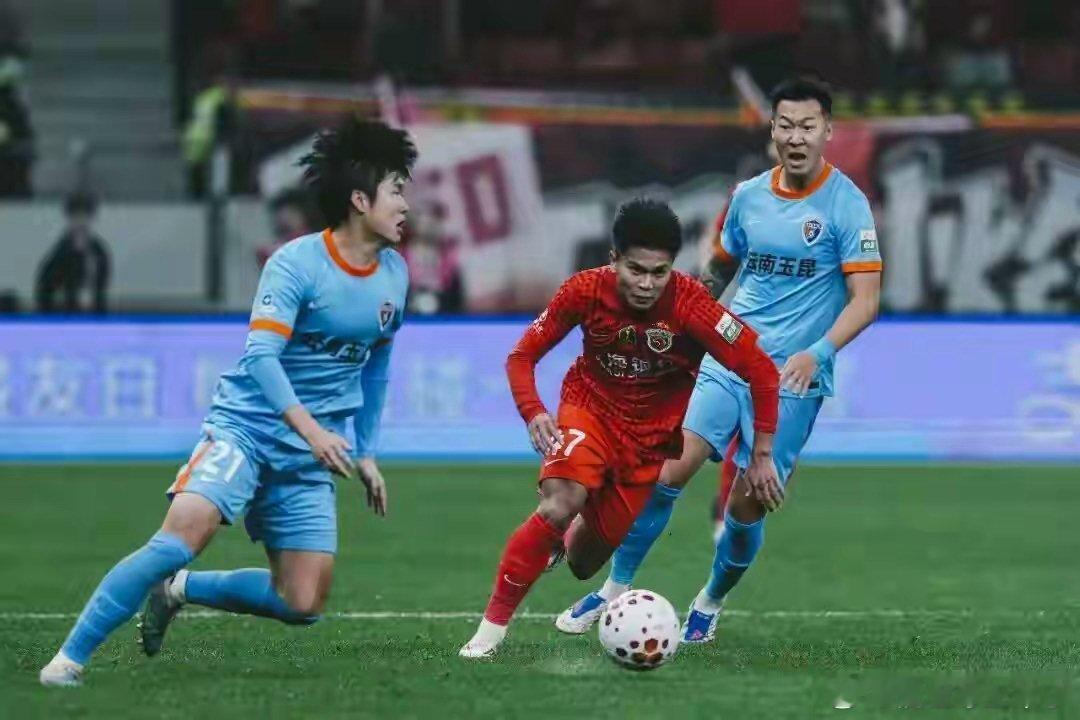 2026中超四轮格局剧变：西南双雄领跑颠覆传统，罚分+务实革新重塑联赛生态中超 