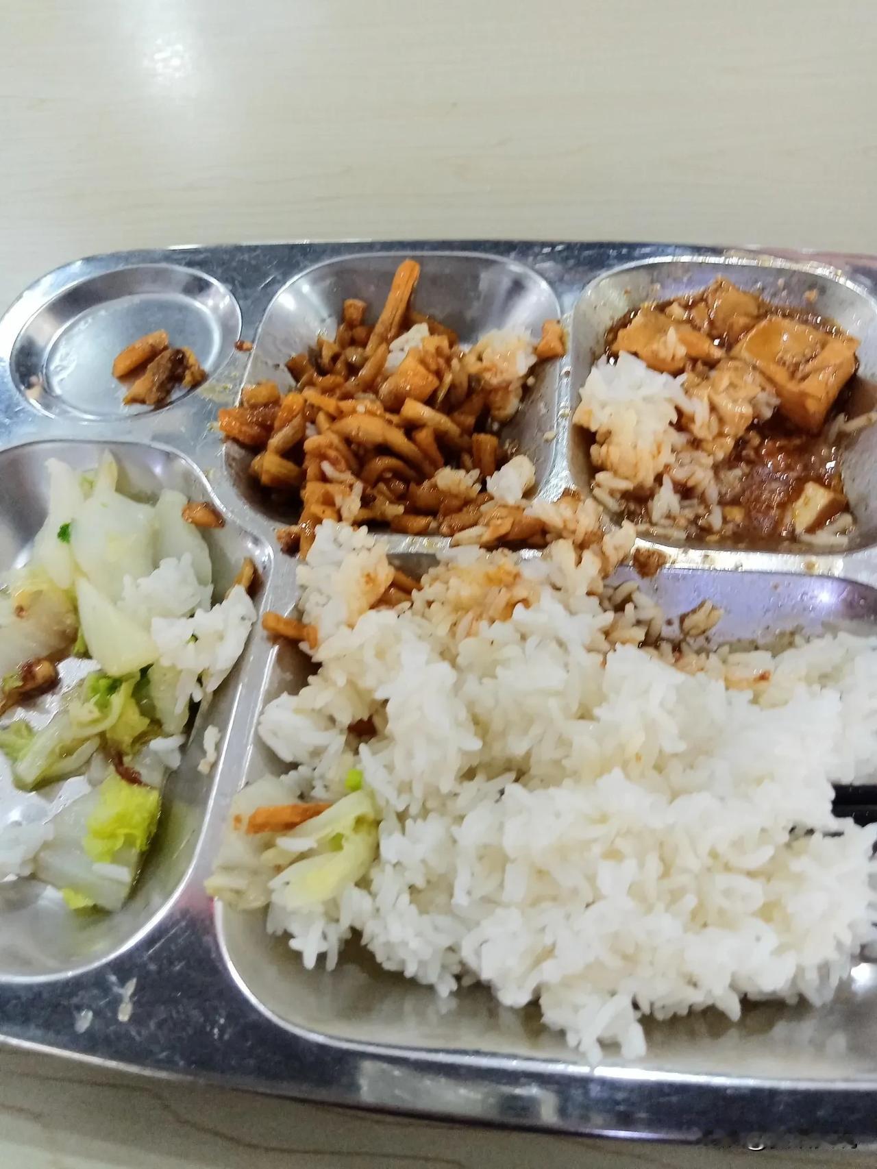 我以为是肉丝，没想到是萝卜条[我想静静][我想静静][我想静静]
今天好像是礼拜