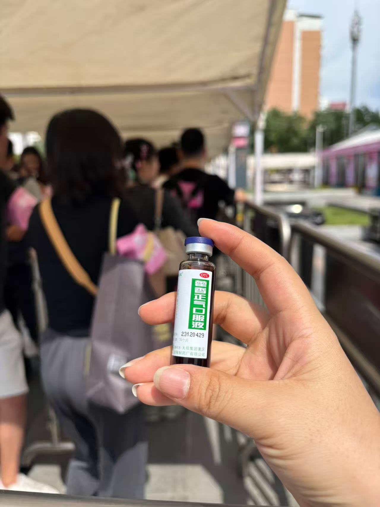 大城市本身就是一种情绪价值 跨越千里奔赴北京鸟巢，顶着盛夏滚烫热浪，赴一场藏在青