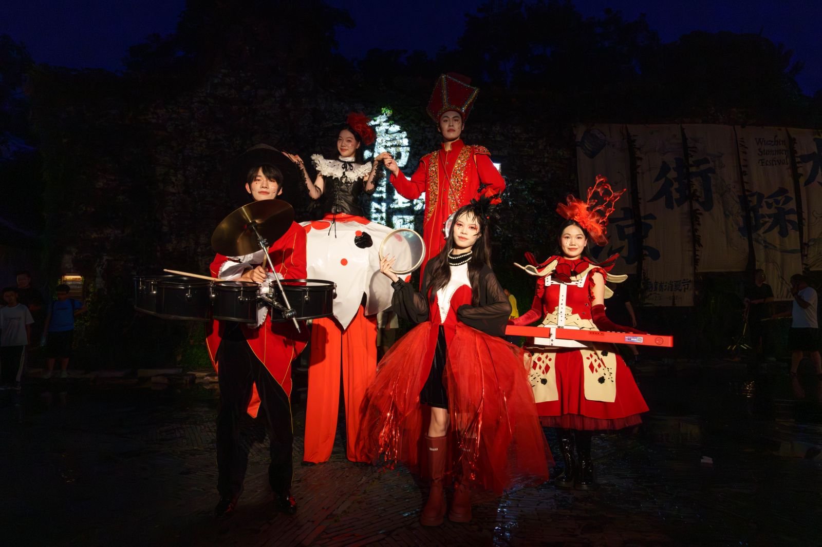来乌镇过一个不俗的夏天 谁懂这个乌镇的浪漫程度啊，从耳朵开始的摇橹声再到精神世界
