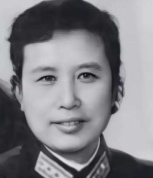 南洋富家千金放弃锦衣玉食，15岁奔赴延安救国！一生拒做官太太，晚年异国落泪藏一代