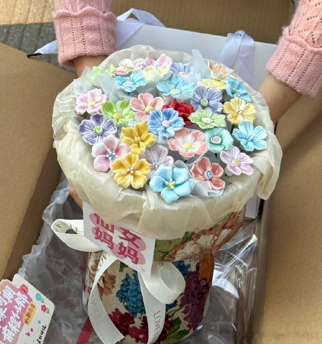 这届年轻人的送礼逻辑变了我买过最实用的母亲节礼物妈妈总觉得自己身体硬朗，各类养护