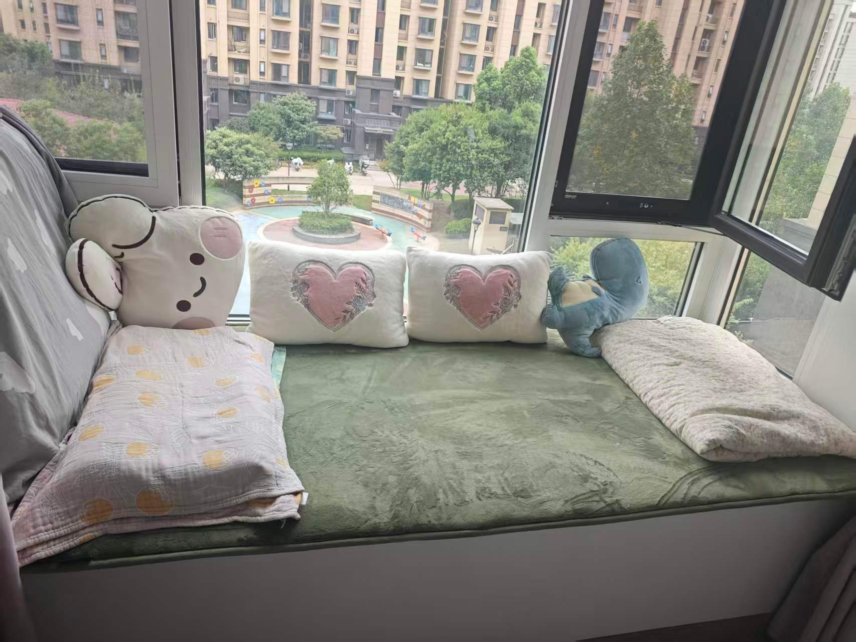 二姐就是这样，讲究人，两面人，很多方面男孩子性格，很多方面又小姑娘眼泪也是很快或
