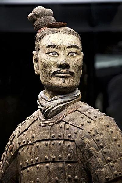 秦朝古城出土2200年前“身份证”，不只有名字竟还有长相

在湖南湘西的里耶古城