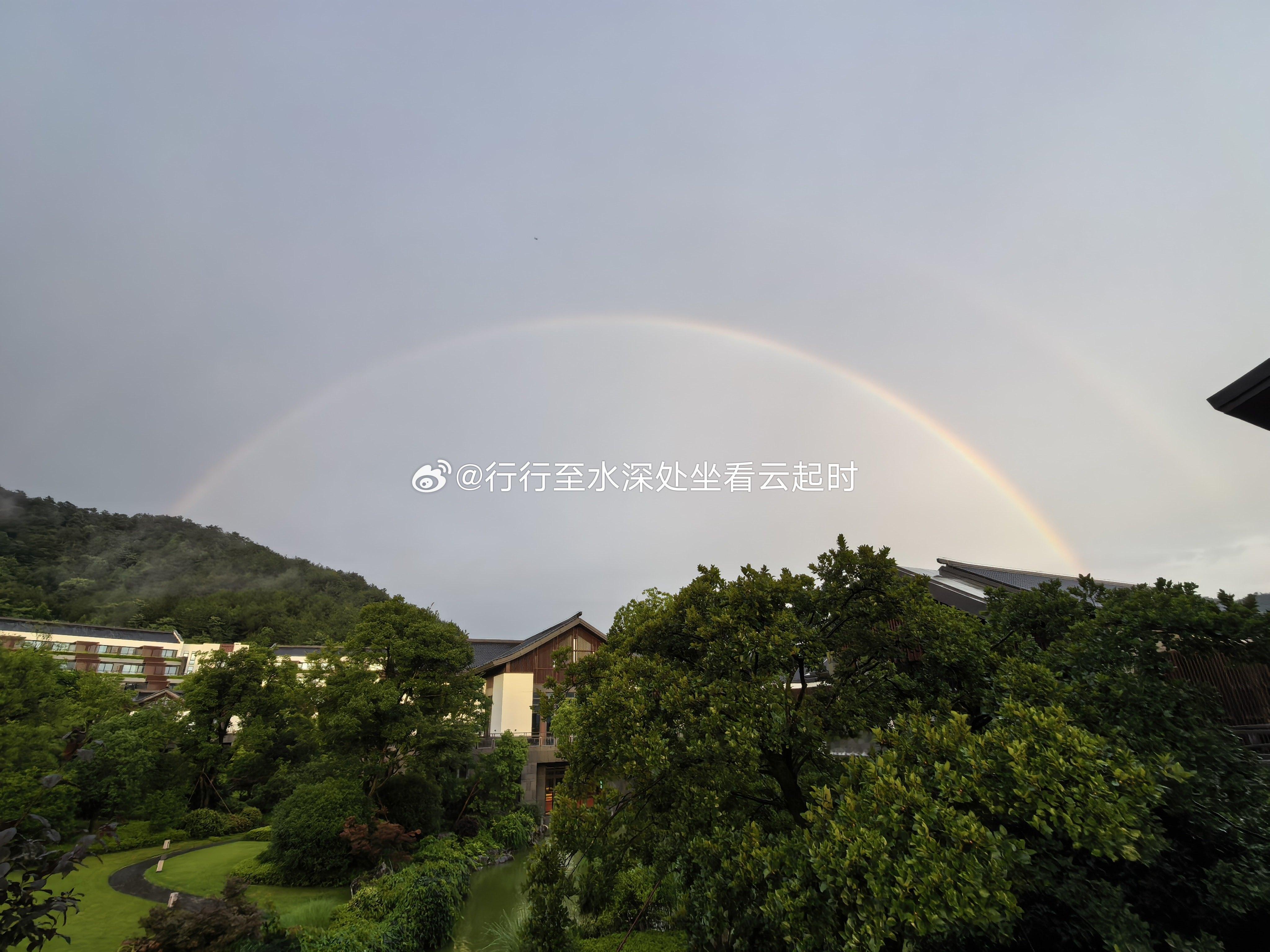 雪过天晴，看到满弧双彩虹。准备迎接17级台风🌀（不过也不一定从我这过） 