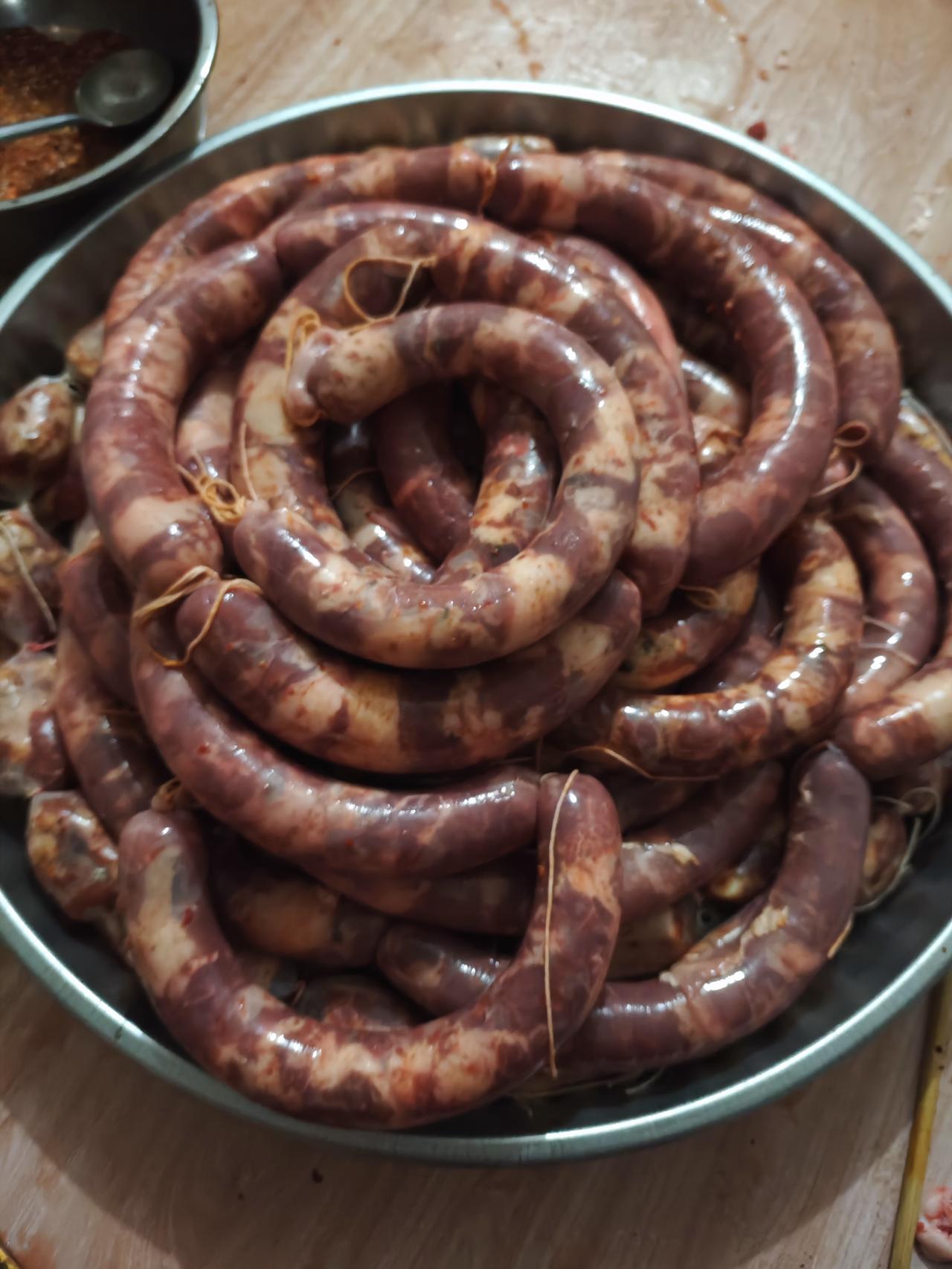 四川美食香肠吃过嘛？土猪肉做的香肠 重庆香肠 四川辣椒香肠 四川味烟熏香肠 麻辣