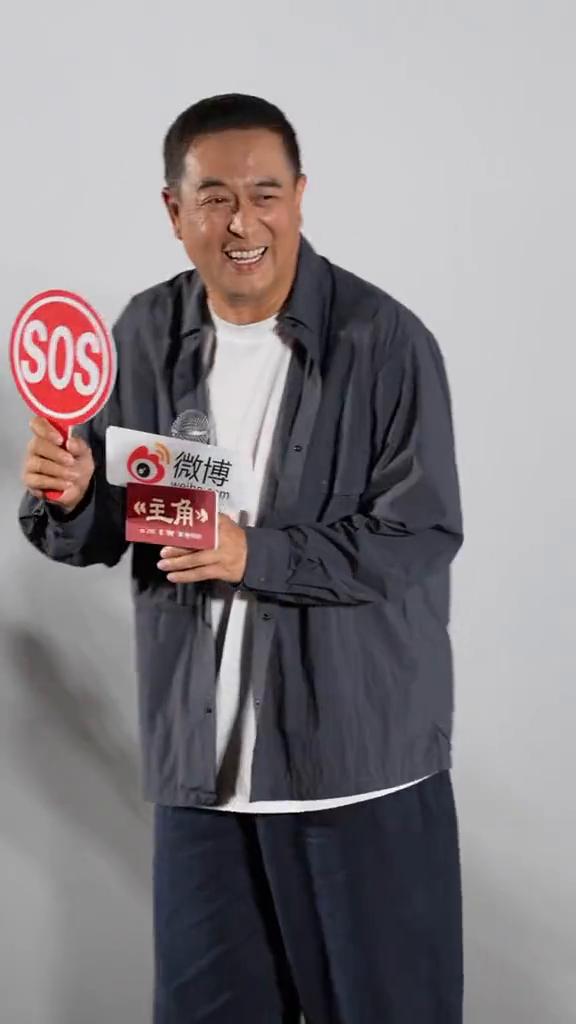 音乐吧，给舅舅再放一遍这个音乐。音乐起来，朋友们，刚刚这一段准备好音乐，一起来。