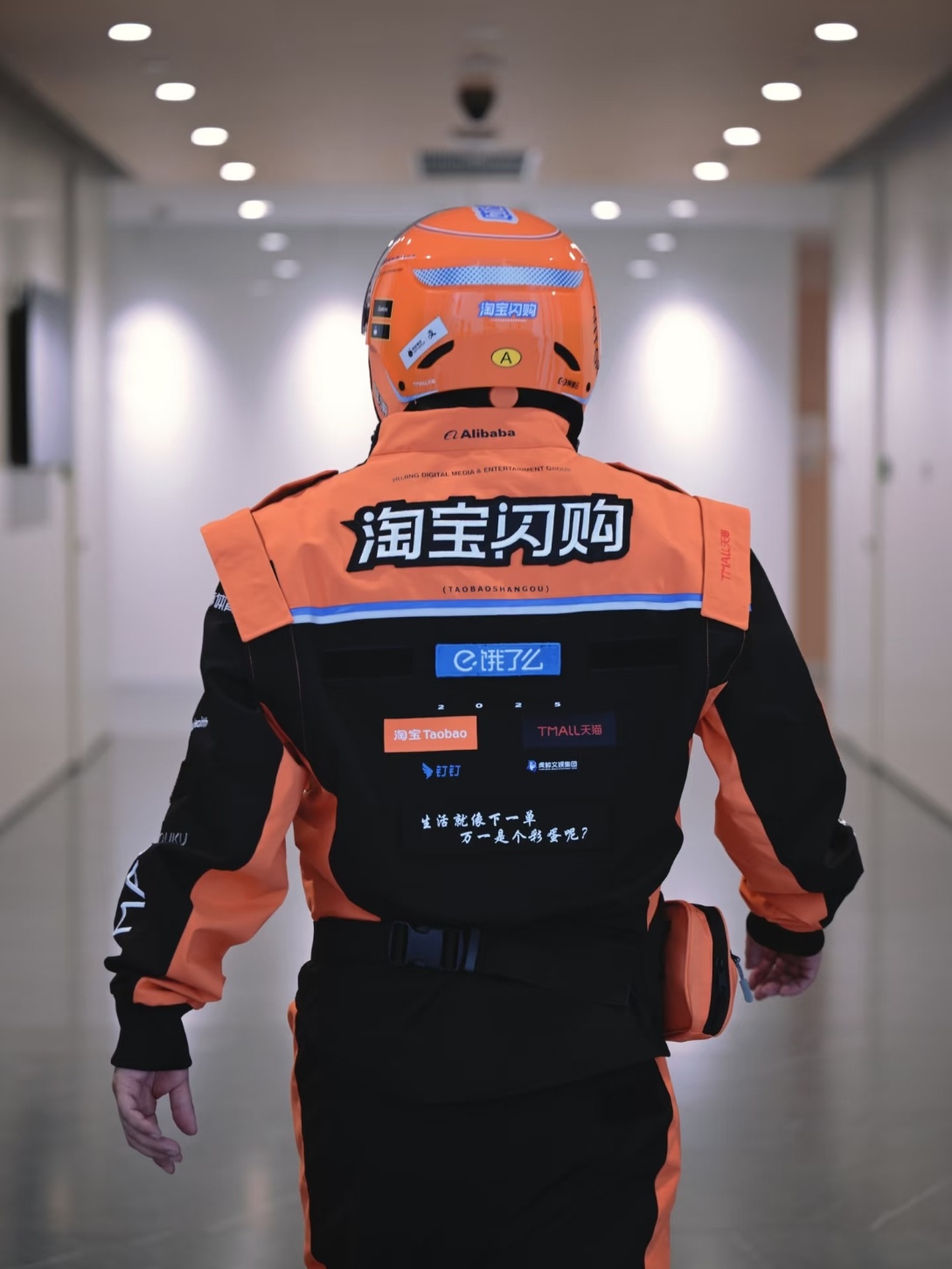 迈凯伦车手：我成送外卖的了？？ ​​​