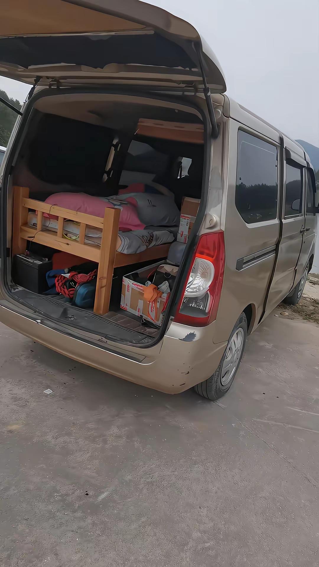 不追求什么彩电、冰箱、大沙发，只要一张大木床，足矣。果然是国产神车，赚钱和休息两