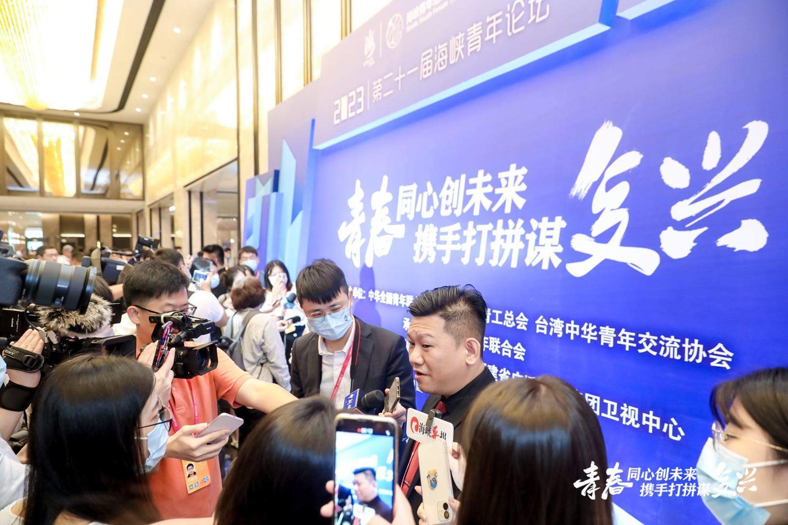 【李东宪：我出生在深绿家庭，但我认为自己在做对的事】中国台湾跆拳道选手李东宪在韩