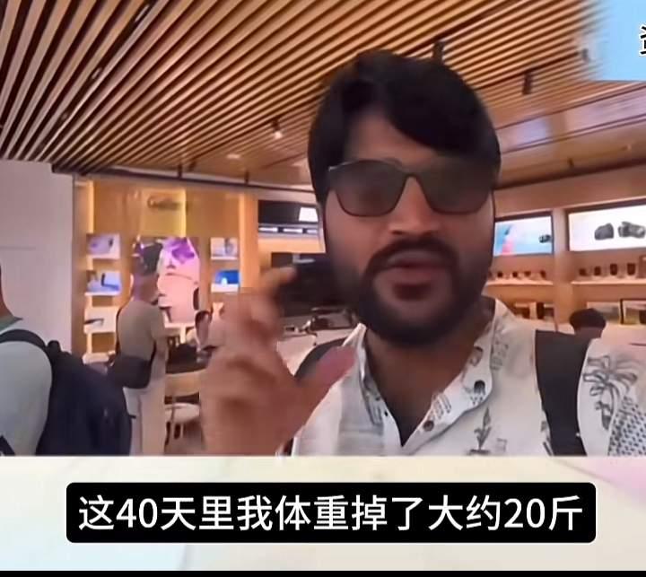 前阵子刷到几个印度人在中国穷游的操作，真的把人整得哭笑不得。
有个印度黑哥们揣着