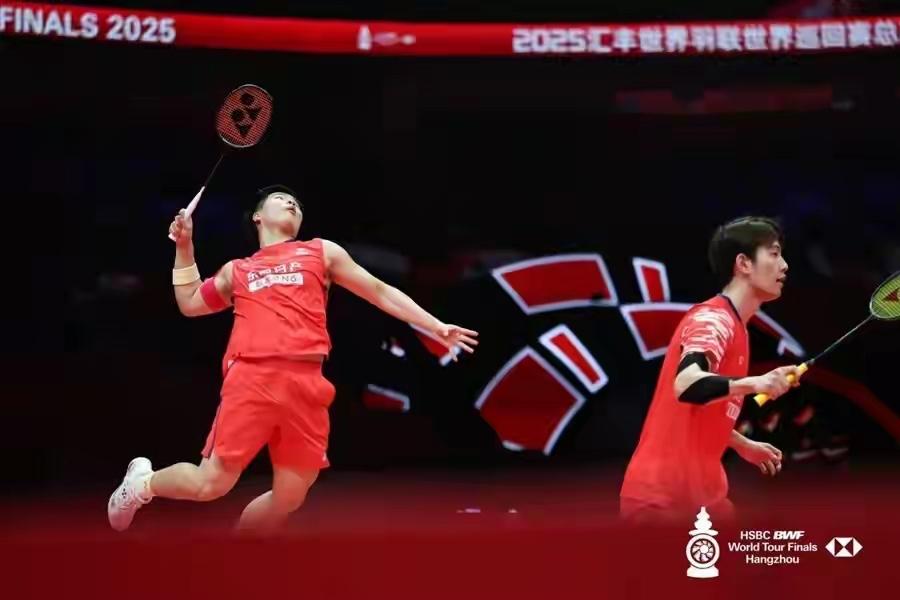 今日亚锦赛不战而胜的不只是男单组，男双的梁伟铿/王昶也是经历了对手赛前退赛，所以