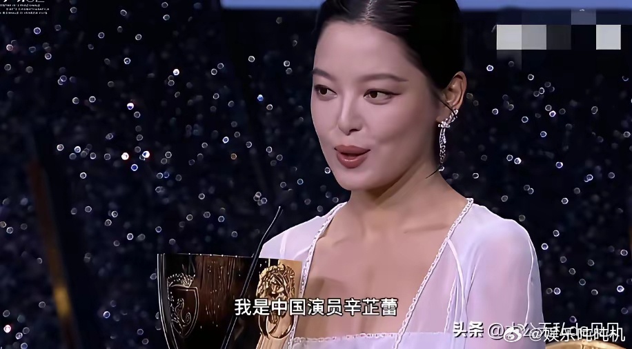 刘亦菲这下是彻底尴尬了！​虽说自己占据了c位，可是各大网站都在嘲她，“实力与站位