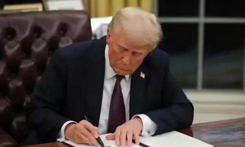 快讯、快讯，北京时间11月5日早上6时49分左右，美国调整对华关税的这张行政令，