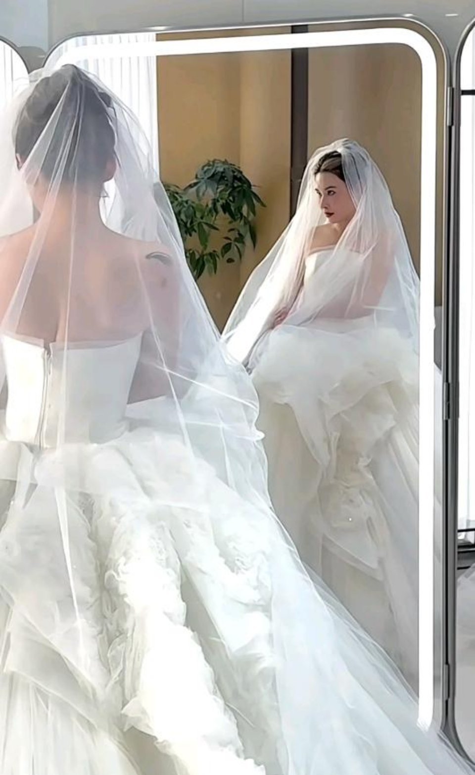 葛夕去拍一个人的婚纱了！想当年与留几手（刘爽）结婚，领证时留几手情绪不佳，无心仪