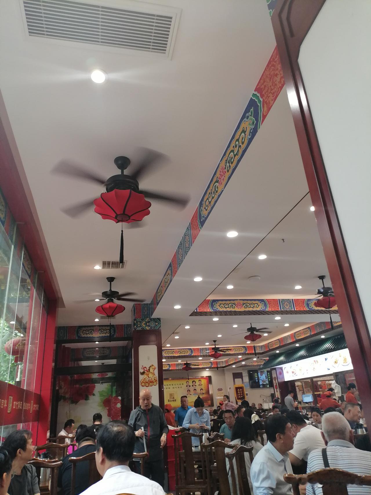 晒图笔记大赛现在对于著名饭店而言，用吊扇的可能越来越少了。