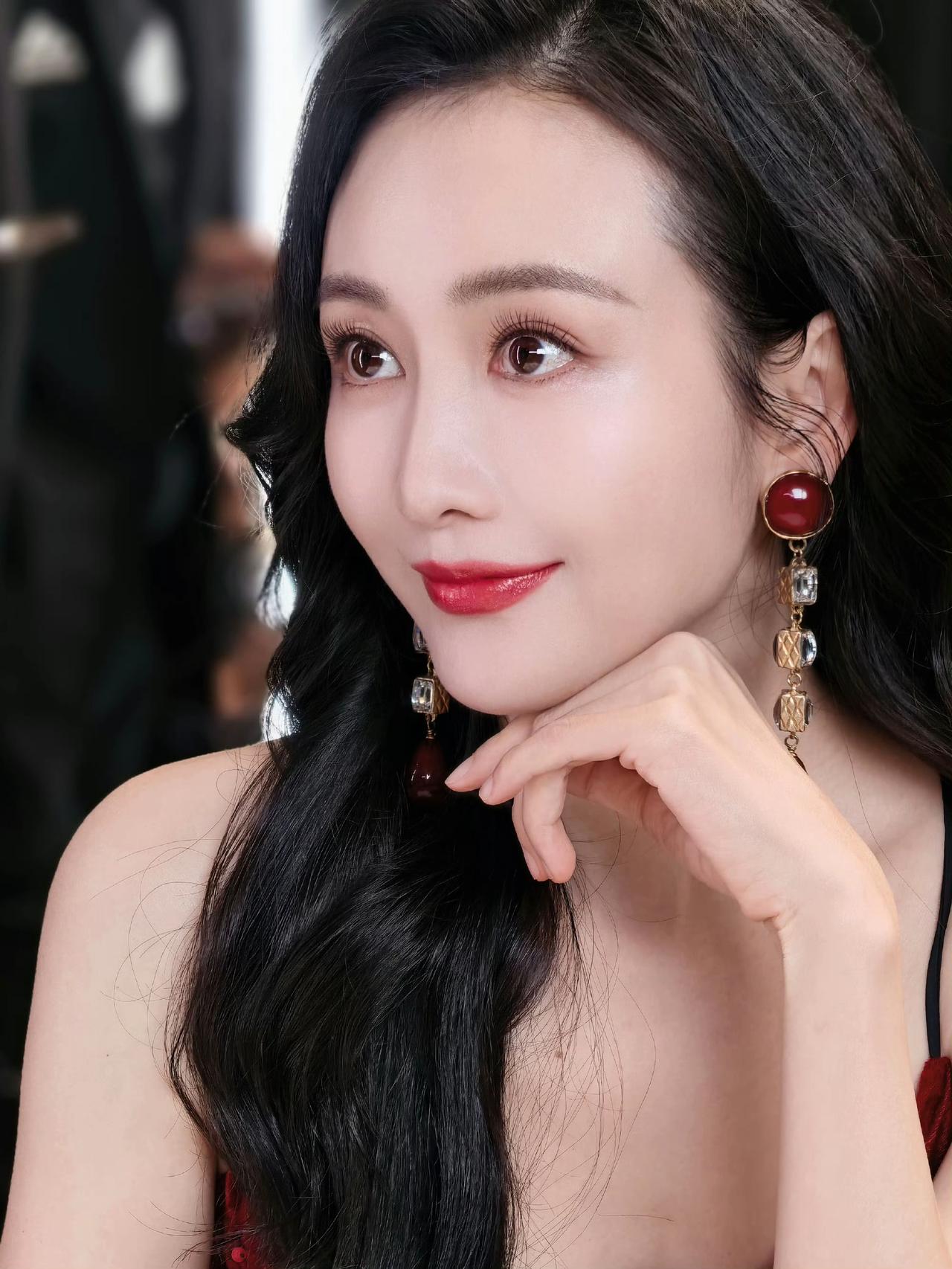 什么叫有韵味的女人成熟美人穿搭写真