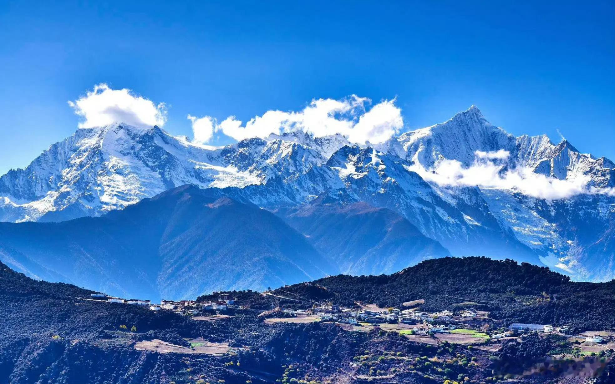 五一自驾香格里拉制氧机有必要吗赛里木湖邀请大家来自驾 沿着赛里木湖的公路缓缓前行