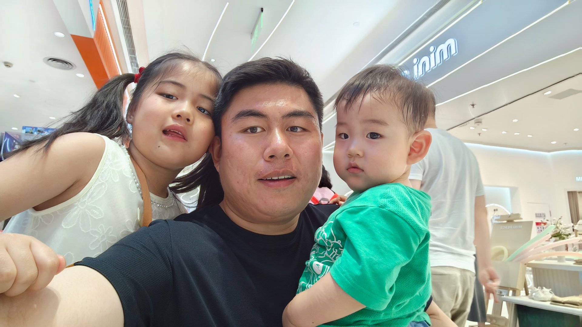 父亲节 父亲节快乐。 北京·北京西站