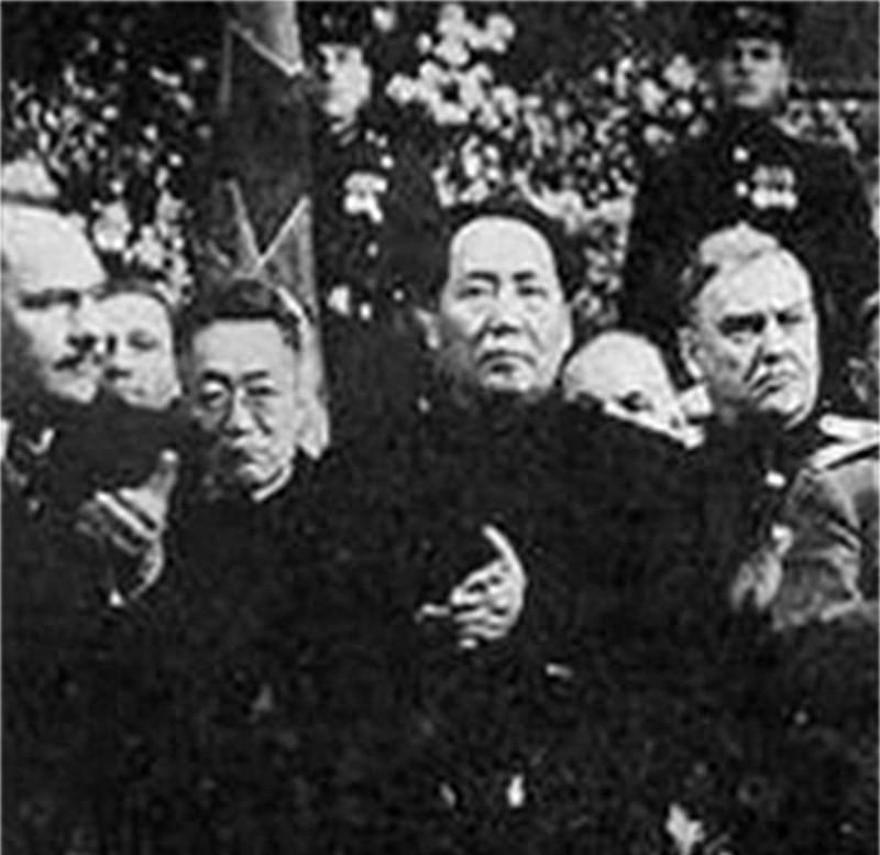 毛主席访问苏联过程中遇到坎坷，紧急召回周恩来并提出一项重要任命，事后回顾此决策极