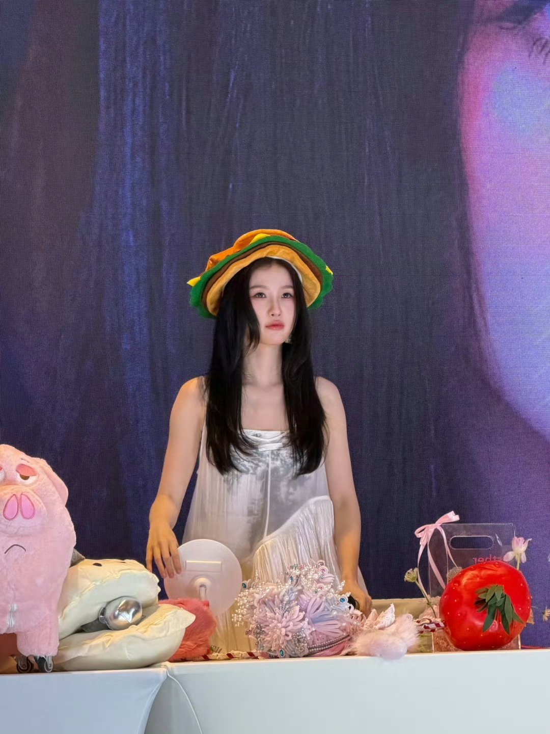 我不行了 太萌了 孩子面前一桌玩具虞书欣香水｜虞书欣签售会