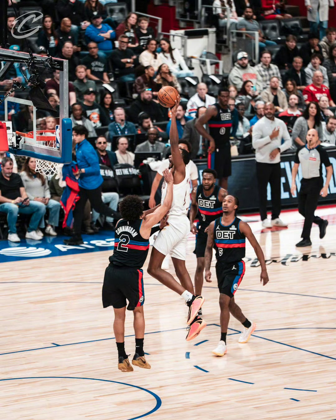 骑士vs活塞骑士克利夫兰骑士nba 莫布利隔扣坎宁安！！！