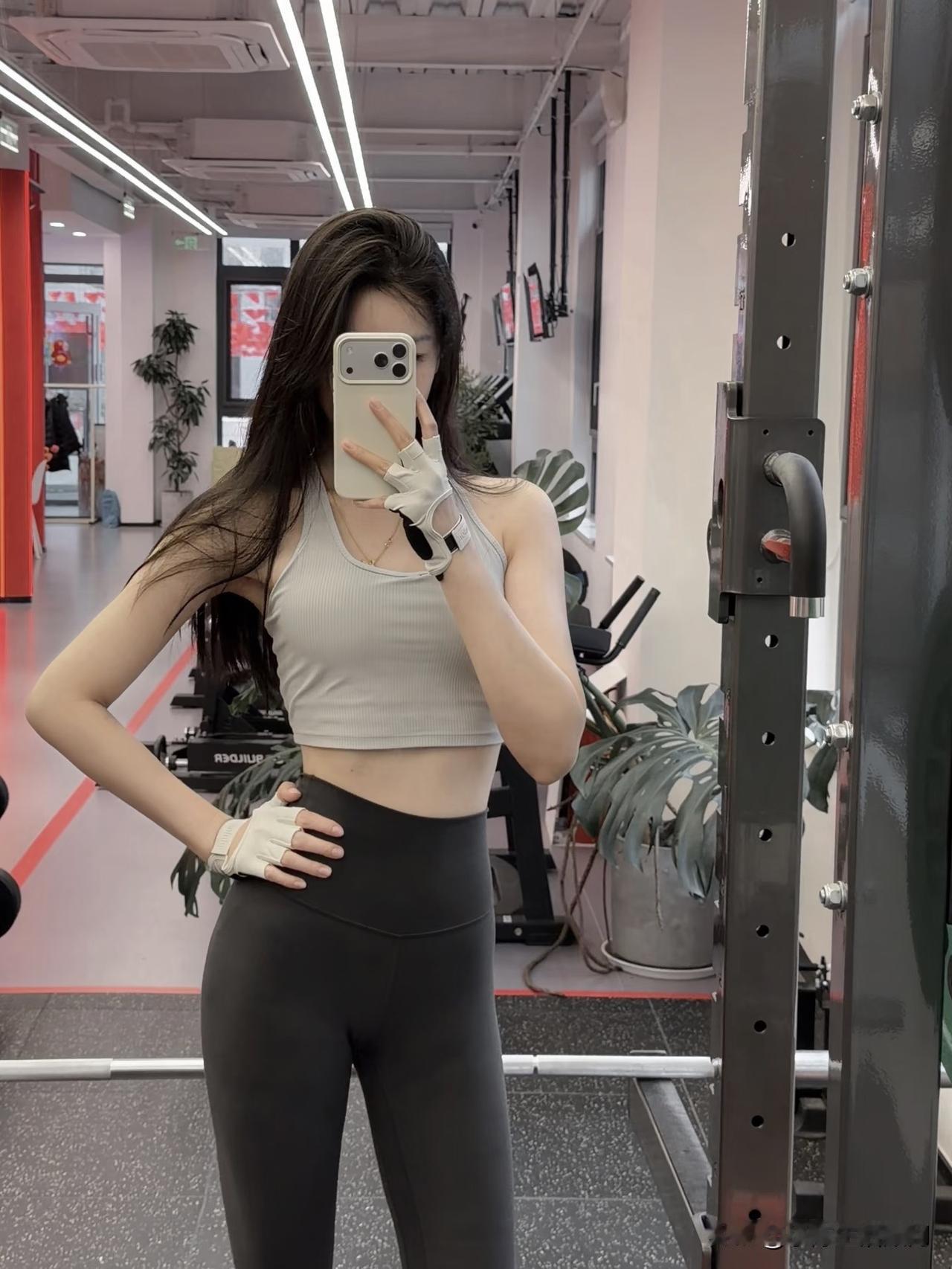 时光不语，却回答了所有问题。
在日复一日里，沉淀出喜欢的自己。