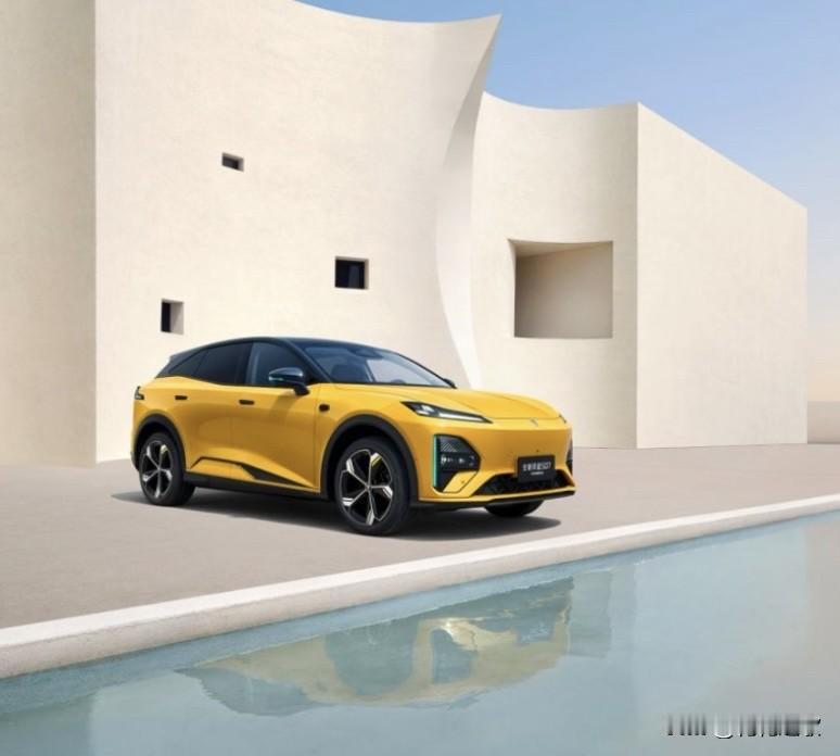 夏日就要多姿多彩，超级喜欢2026北京国际车展上这款车的颜色，黄色清新亮眼，红色