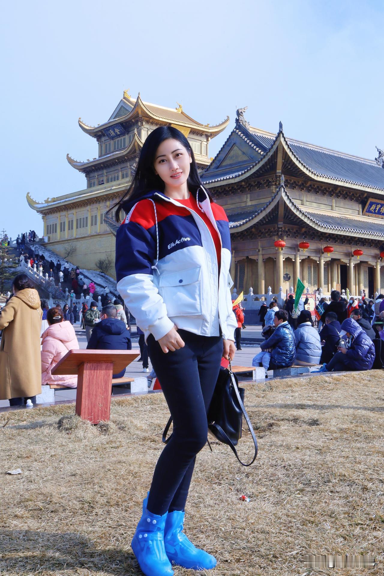 峨眉山金顶，这大概就是天上宫厥本来的样子吧！