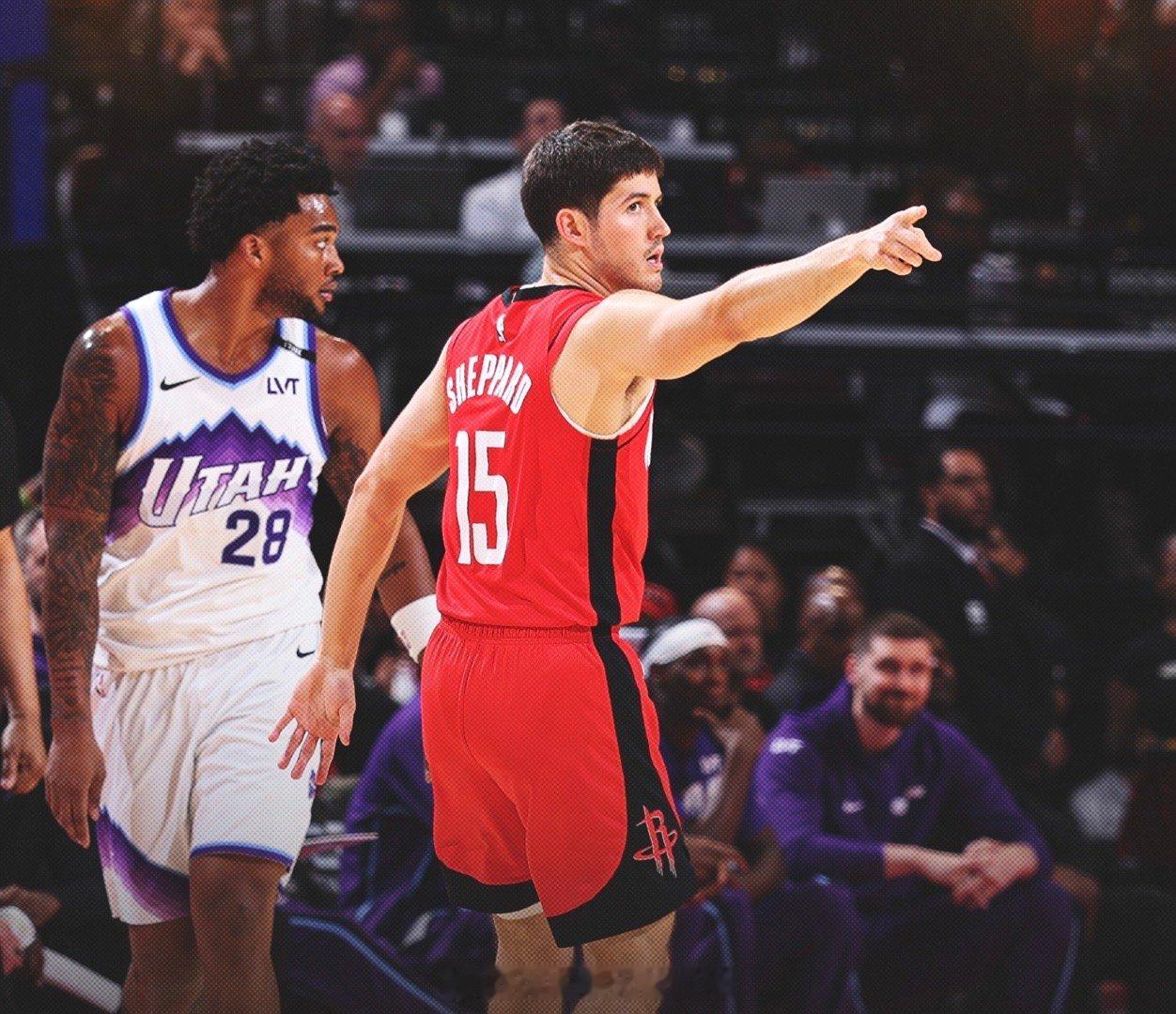 记者问：“这支球队里有很多年轻球员也是第一次打季后赛，你认为他们学到了什么，以及