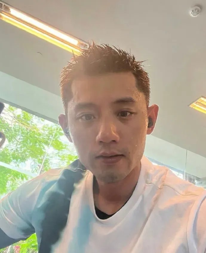 #景甜取关了张继科#在许多人眼里景甜确实算是体面人了，一直低调就是不想引起舆论再