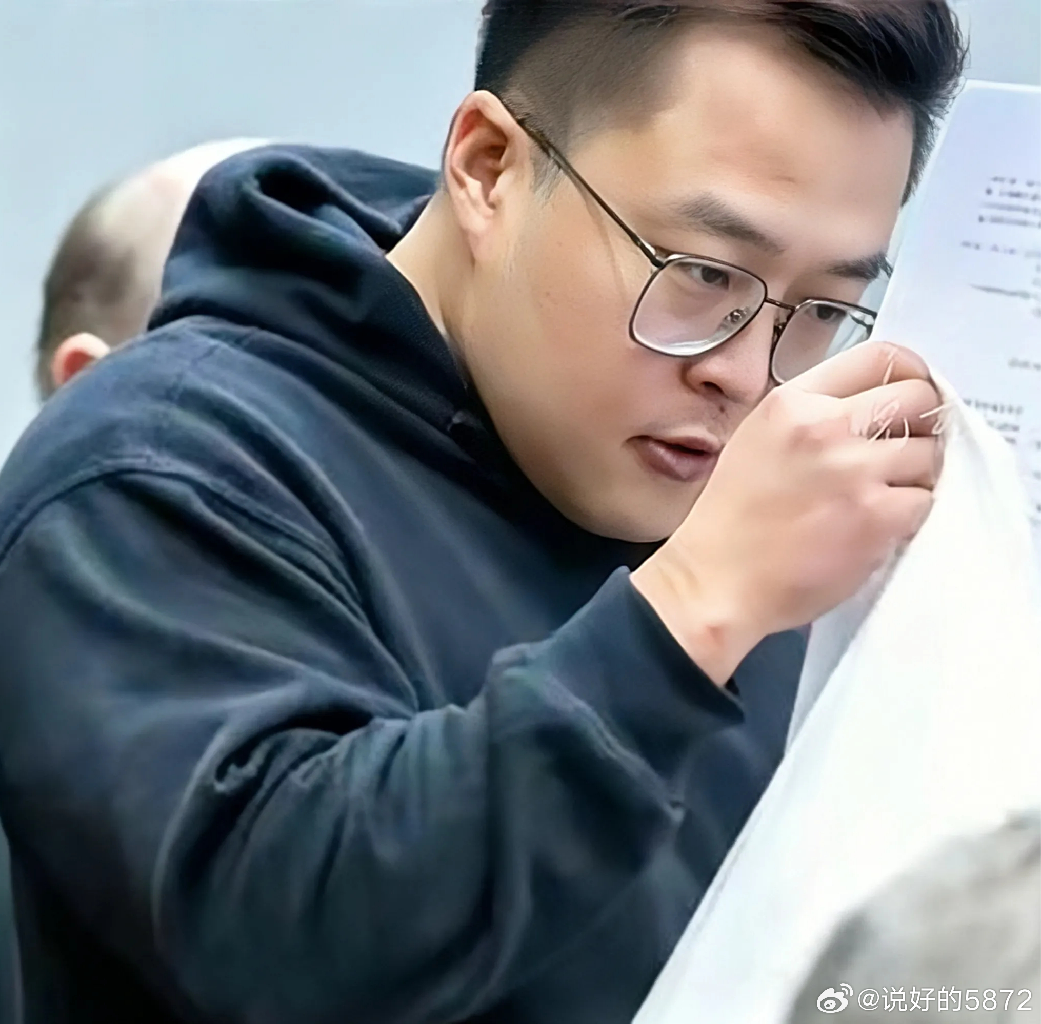 千万不要放过他，关注德国群组迷奸案漏网之鱼！德国群组迷奸案截止今年5月只抓获6人