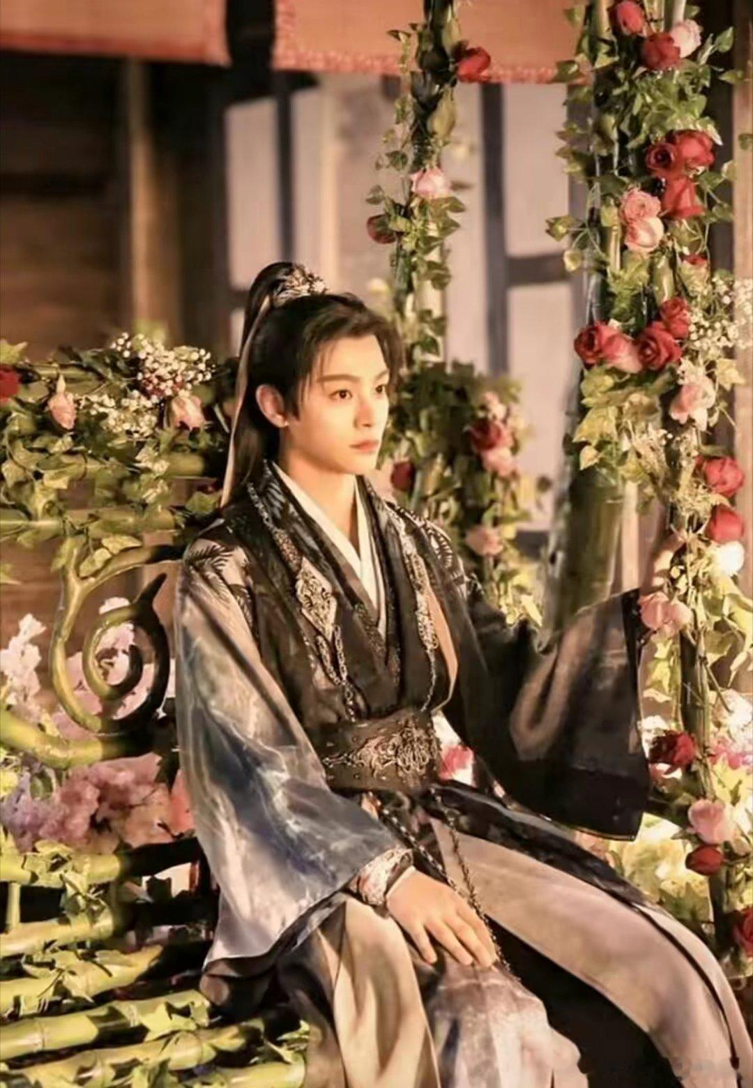 #永夜星河[超话]#啊啊啊，是谁动了心啊！哇塞爱了这细腿哈哈帅炸了，我宣布！这是