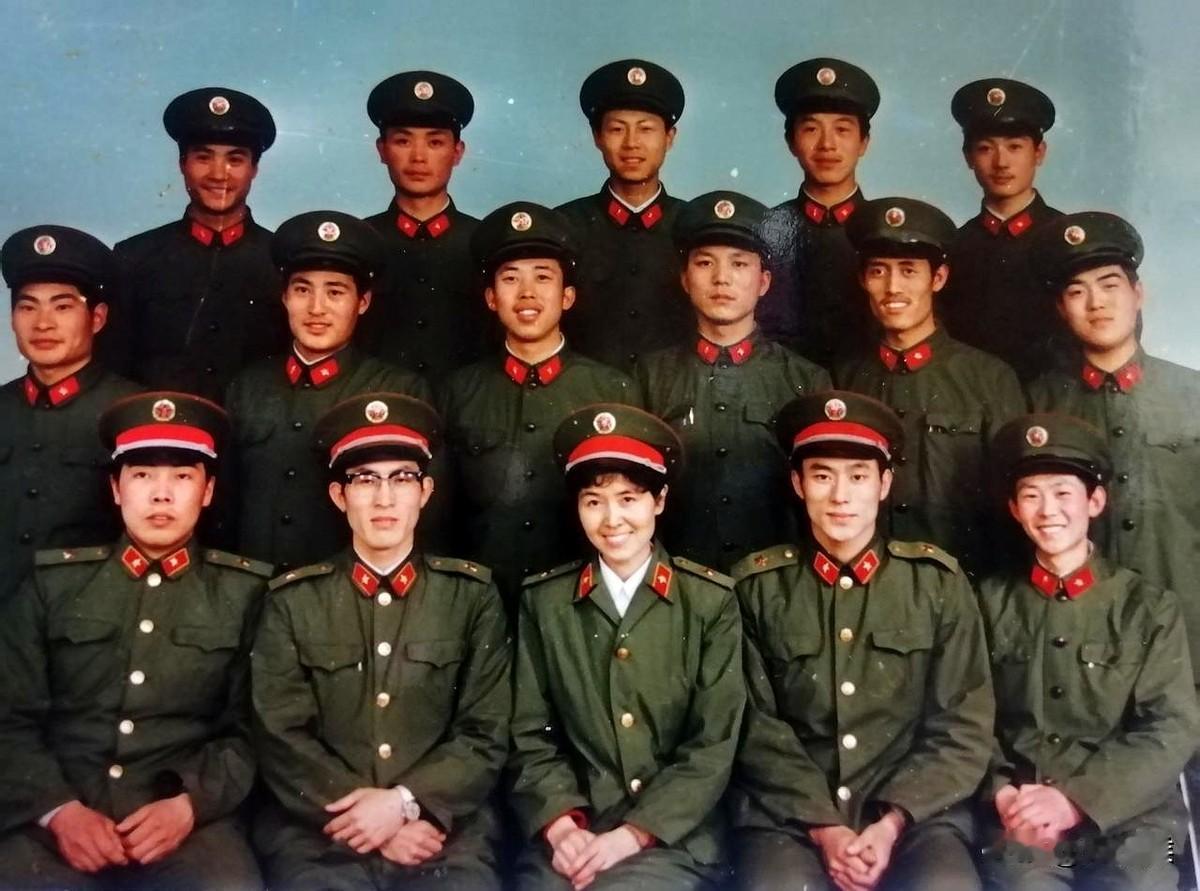 我是其中一人。
1988年沈司管理局组织汇演时，与前进歌舞团的沈护士相识，但她是