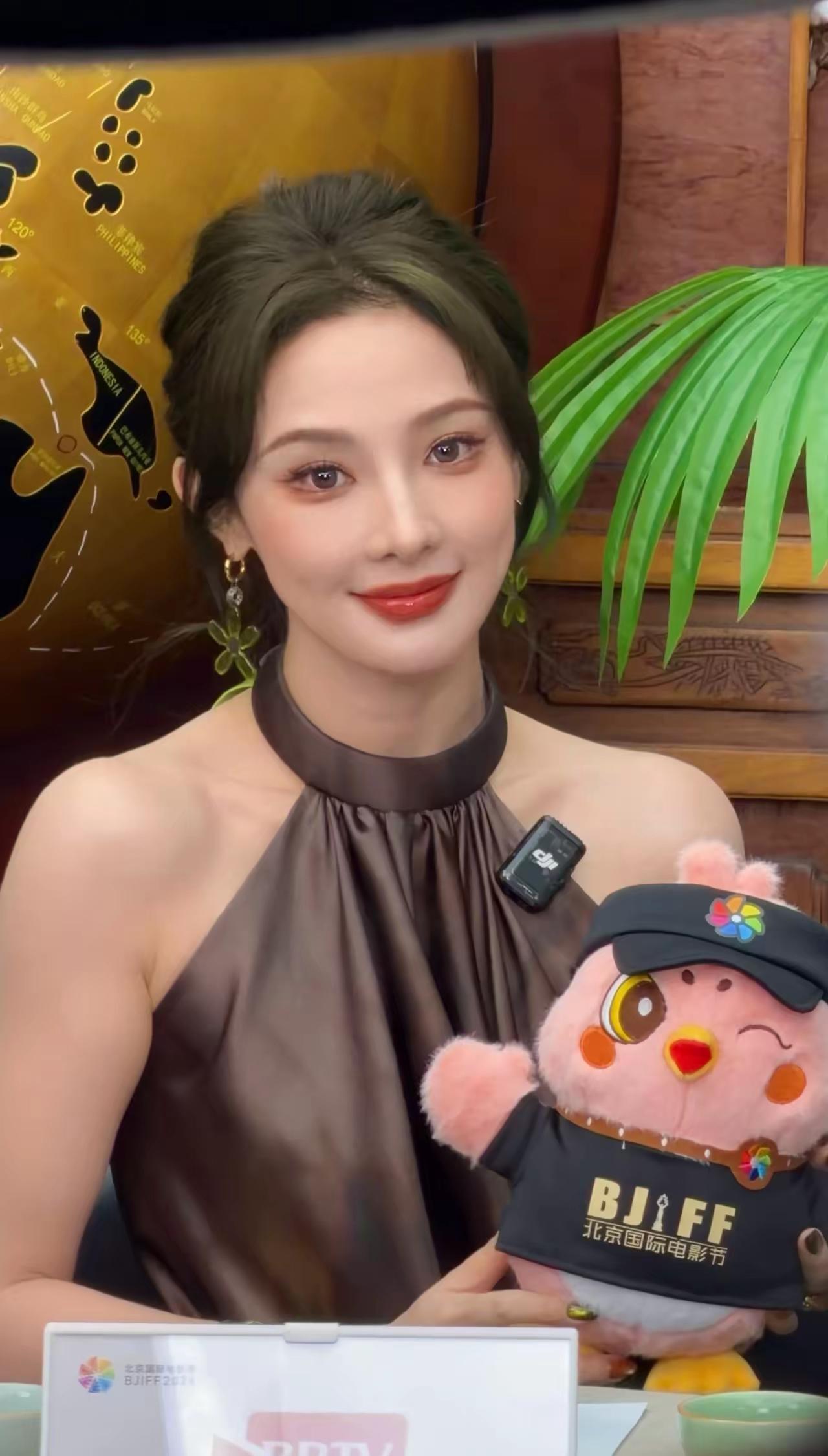 不管我认识还是不认识，想跟她认识