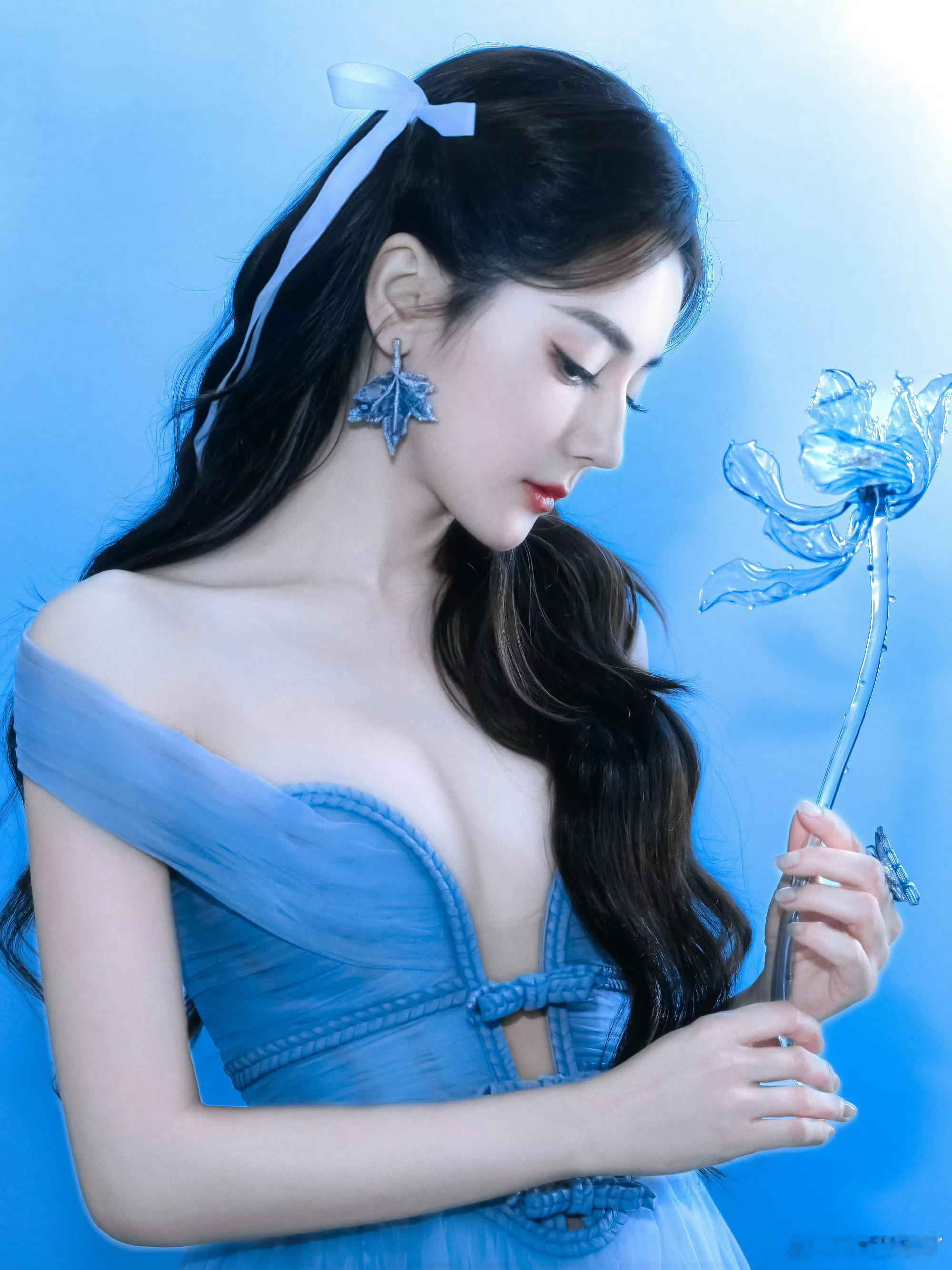 迪丽热巴深V开到腰了迪丽热巴太美了！ 
