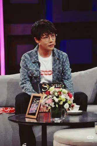 刘维拉宏桑低山臭水遇知音刘维确实很幽默风趣啊，喜欢这样的人，我觉得他就是很有情绪