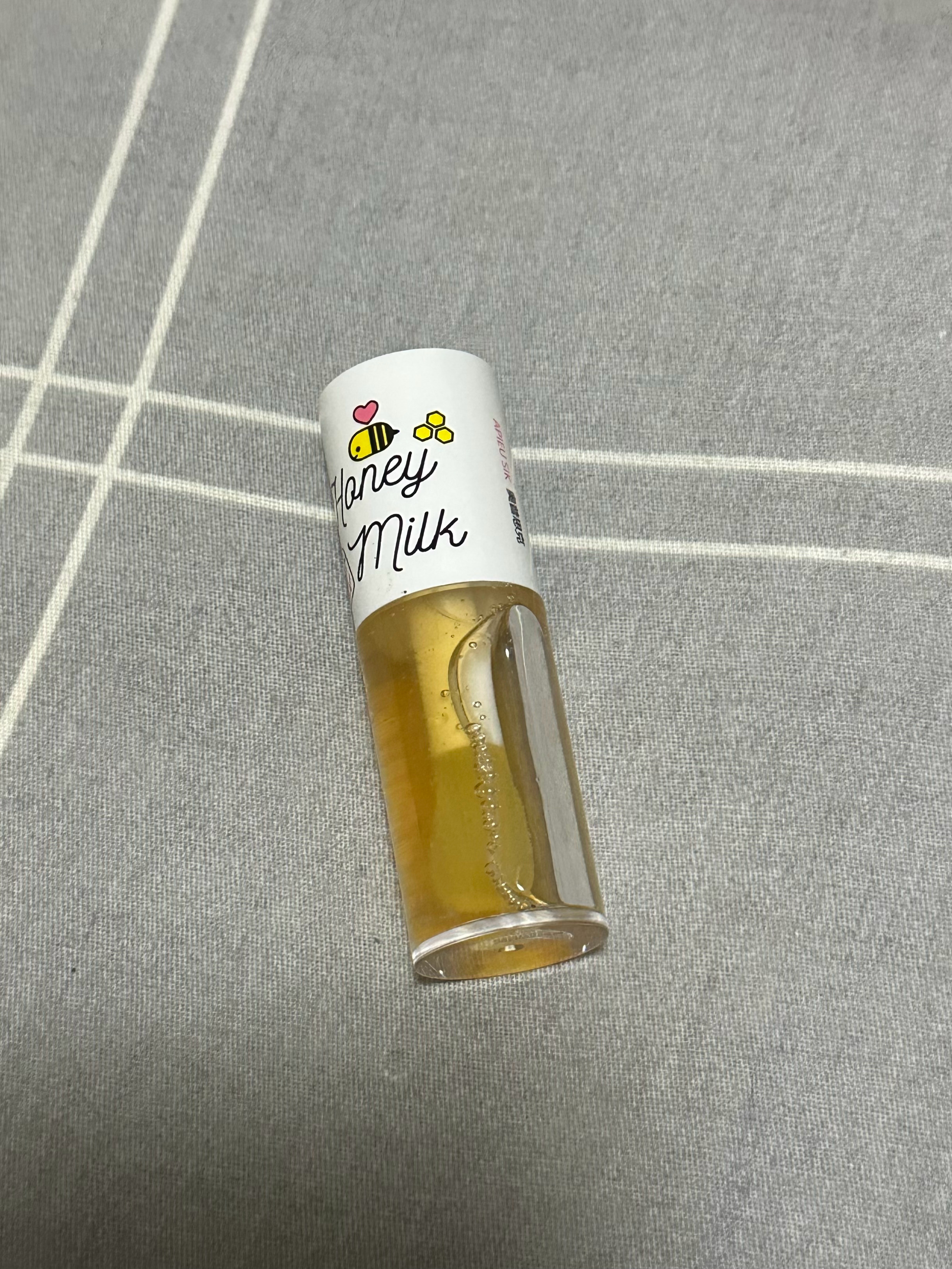 尼玛最近买到个唇油感觉挺好用它的香味实在是太熟悉了但是又想不起来是什么（后来反应