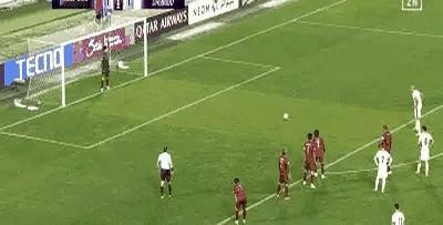 2比2，平了。
但所有看了球的人，心里都清楚，我们其实赢了。
两次门框，一个莫名