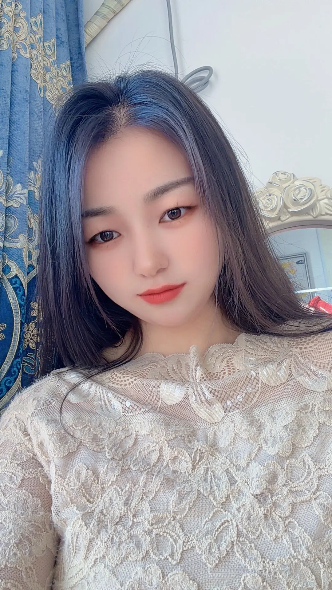 见过凌晨的天，也曾见过无忧无虑的自己，可是后来，凌晨的天空常见，可却再...