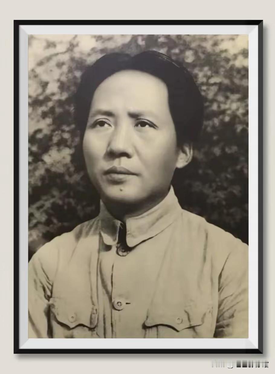 毛主席是伟大的，
他是人民的领袖也是世界上的伟人！