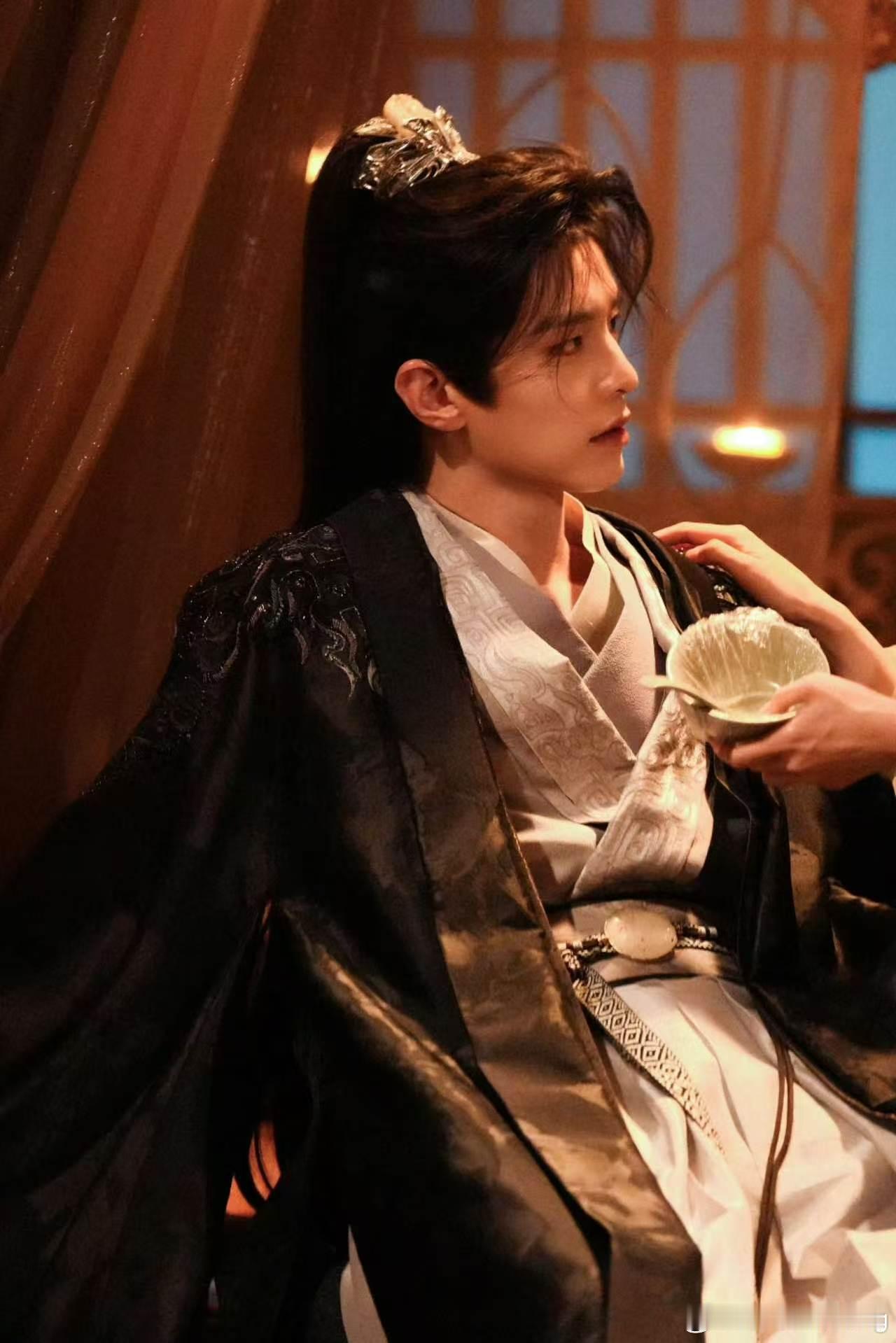 何与百花杀演绿茶何与你这咳一声我就心软，转头你朝堂上把人玩死是吧，绿茶本茶了！何