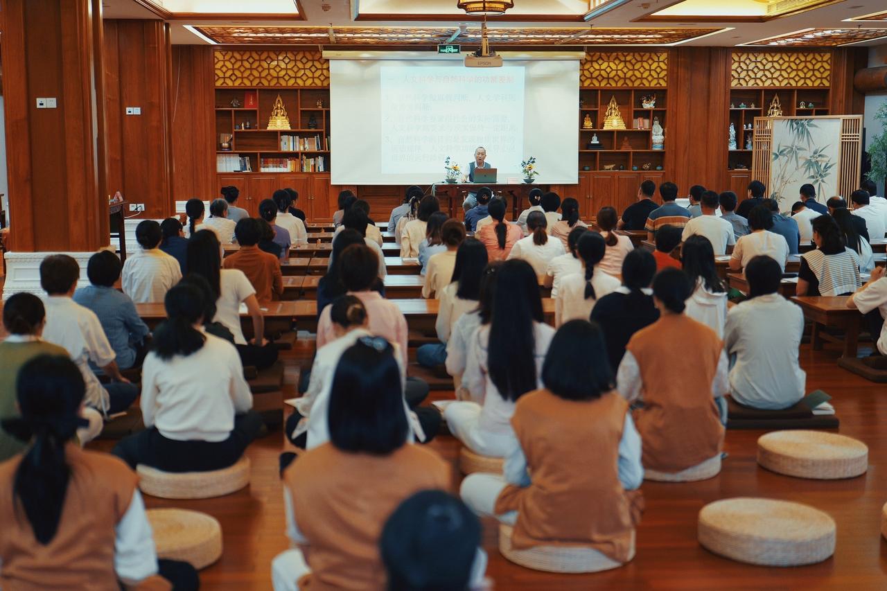 来寺里过五一学国学正念嘛？寺庙义工 冥想 正念