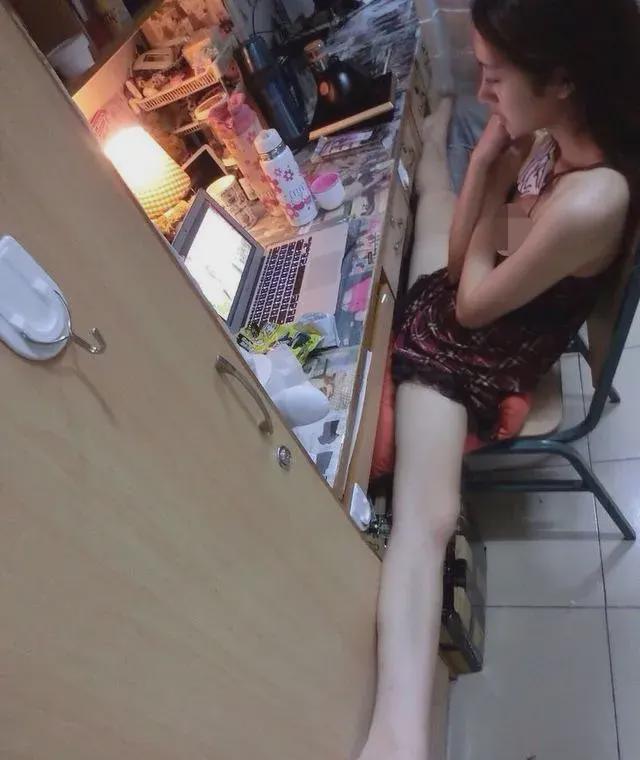小杨哥虽年轻，却已有众多徒弟，其中不乏比他年纪大的。尽管术业有专攻，弟子不必一定