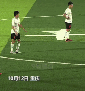 燃疯了！重庆业余赛场轰出“桃花影落飞神剑”级世界波，中线直接破门锁死胜负，网友：